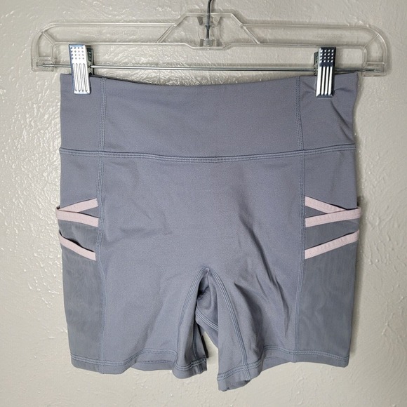 NWT Fabletics Trinity 2 pc workout set gray sports bra sz sm biker shorts xs - Picture 2 of 10